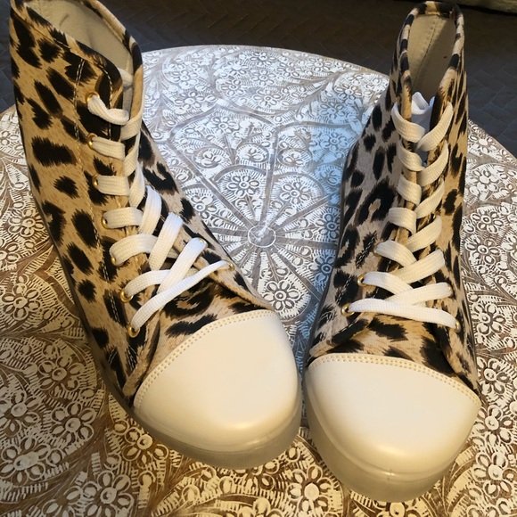 NWT Unique & Chic Leopard Print High Top Sneakers - Picture 12 of 15